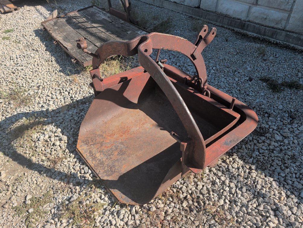 Three-Point Hitch Tractor Dirt Scoop