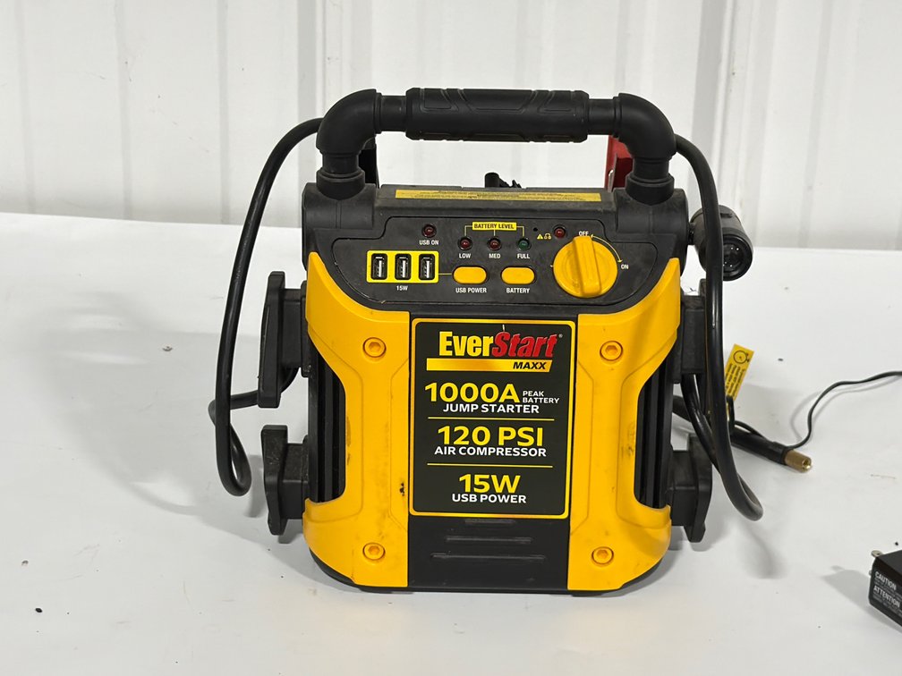 EverStart MAXX 1000A Jump Starter
