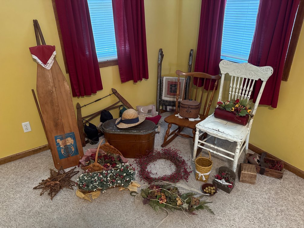 Rustic Home Decor And Furniture Lot
