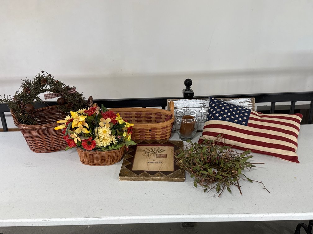 Americana Home Decor Assortment