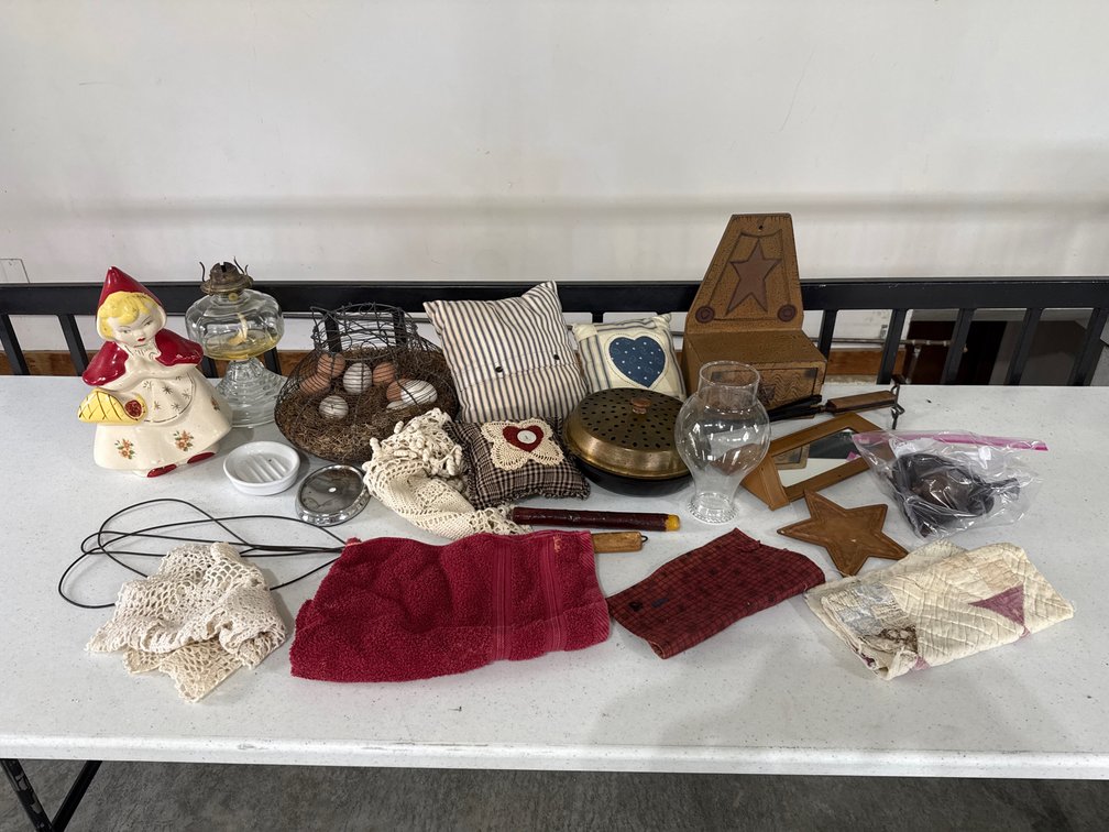 Country Home Decor And Collectibles Lot