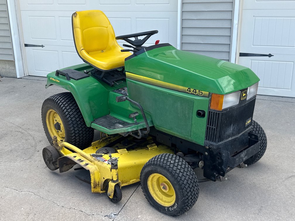 John Deere 445 All Wheel Steer Lawn Tractor