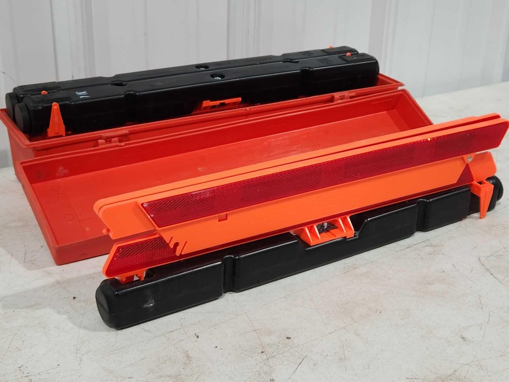 Highway Warning Triangle Kit 