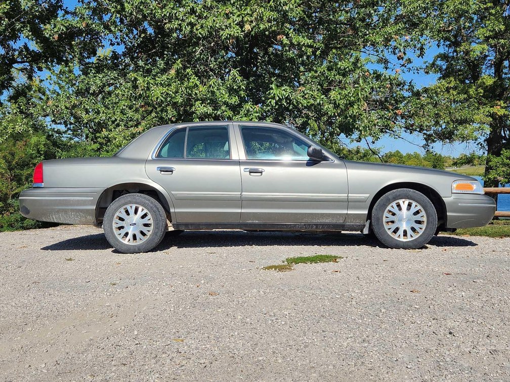 2003 Ford Crown Victoria Passenger Car