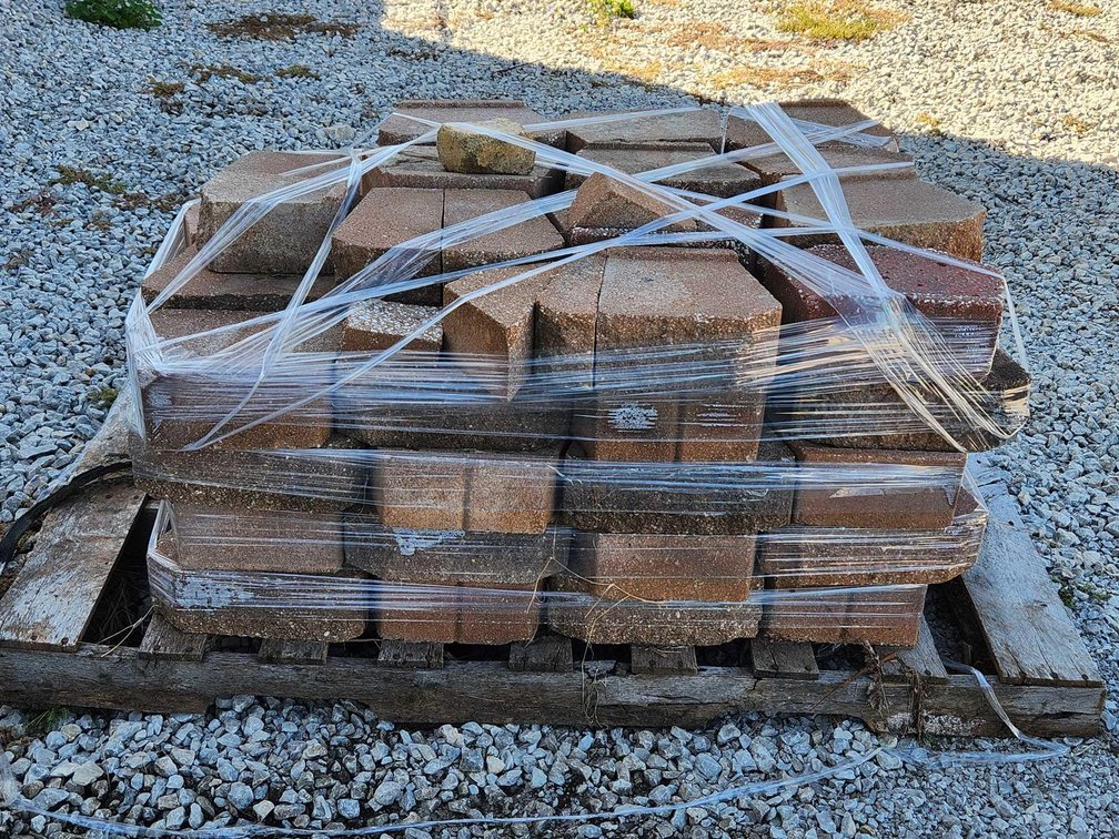 Pavestone Bricks 