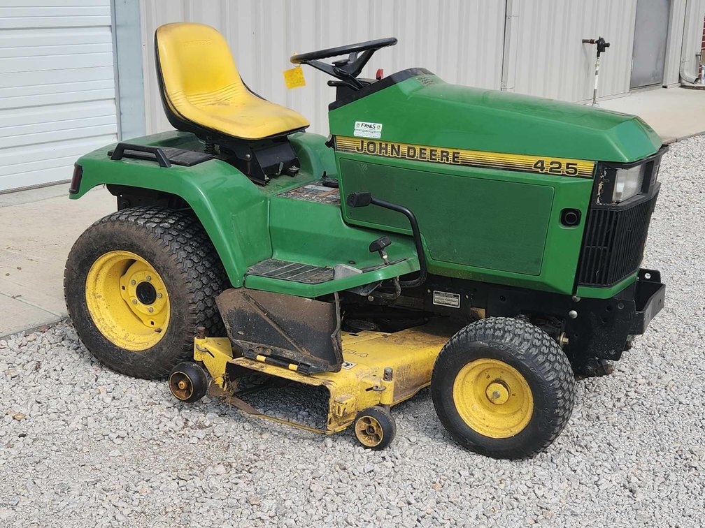 John Deere 425 Lawn Tractor 