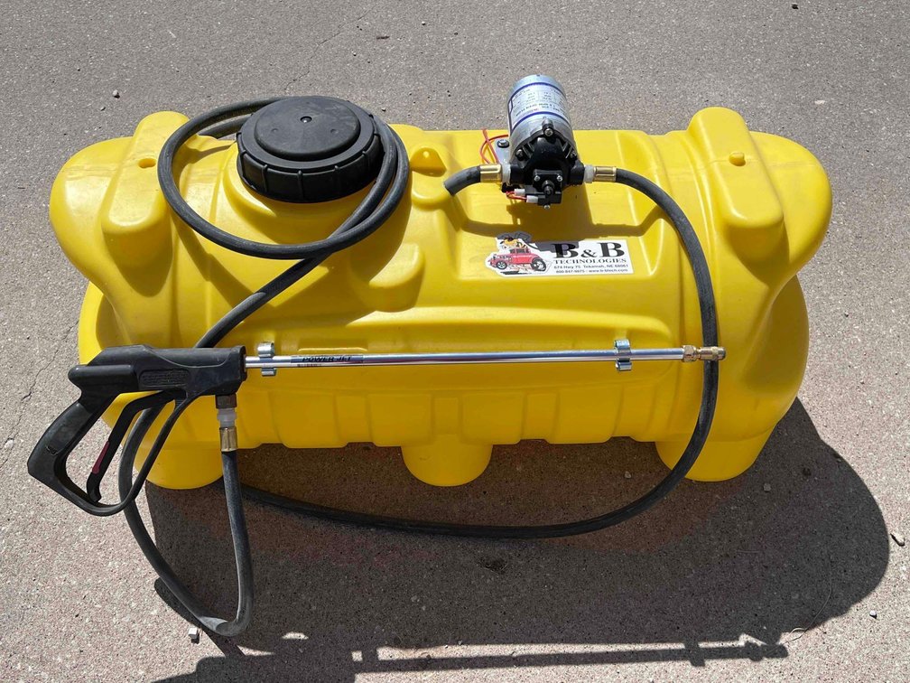 B & B Technologies 25 Gallon Sprayer