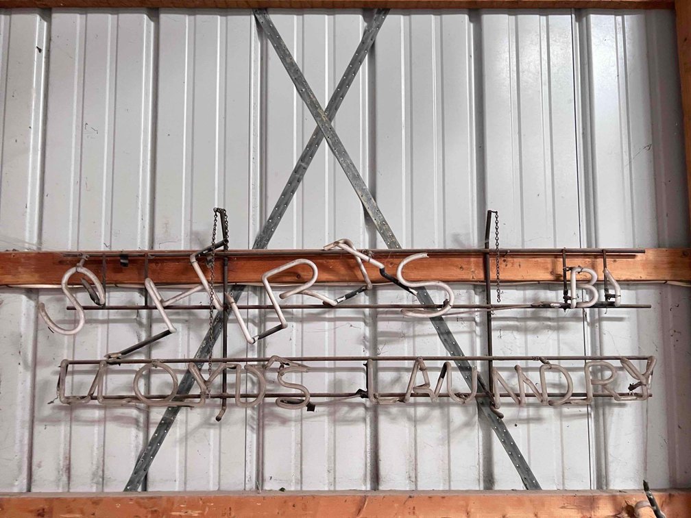 Vintage Laundry Neon Sign