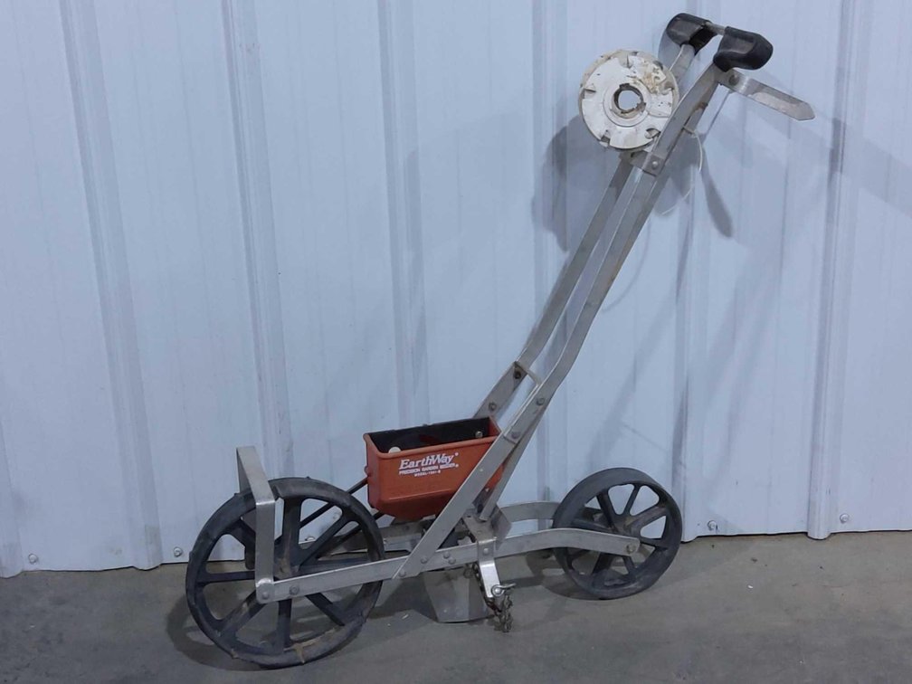 Garden Seeder With Disc