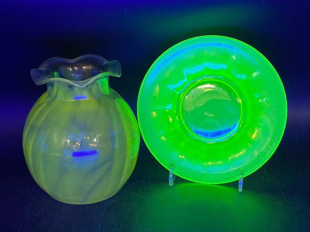 Vaseline Art Glass Articles