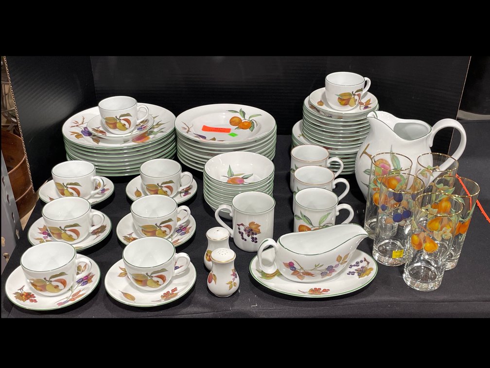 Royal Worcester “Evesham Vale” Porcelain Dinnerware Set