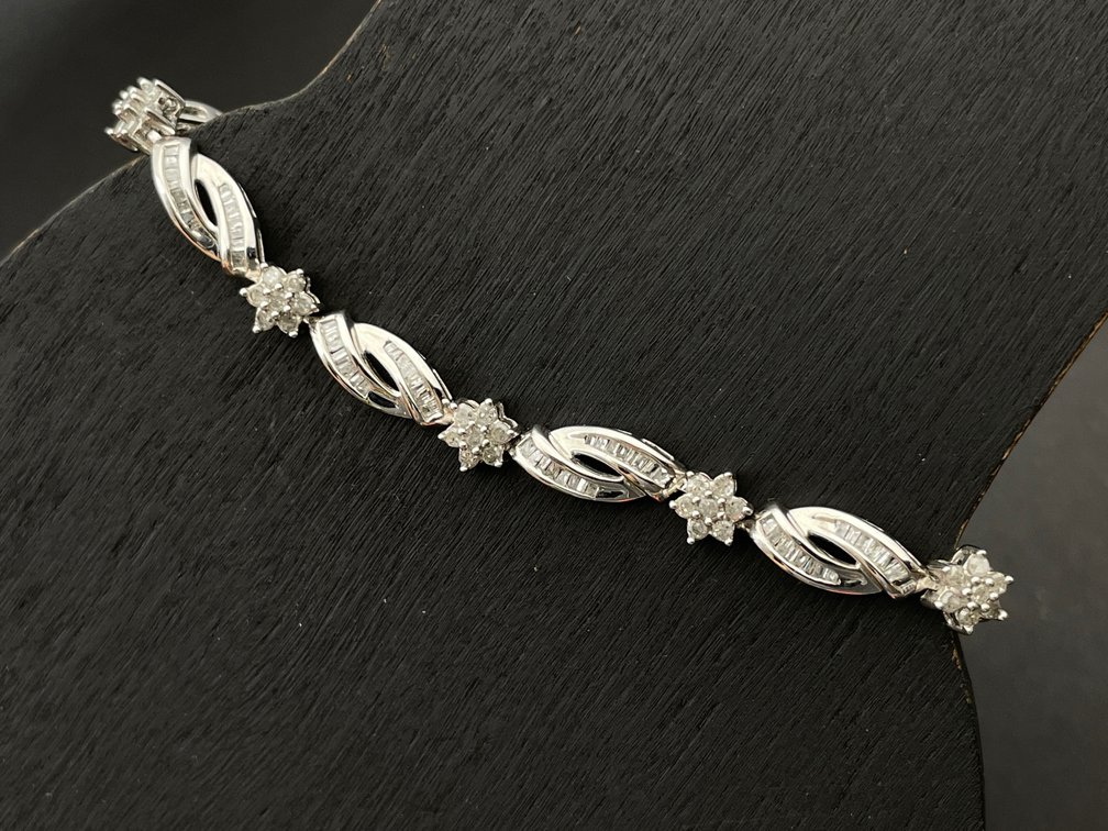 10k White Gold & Diamond Tennis Bracelet