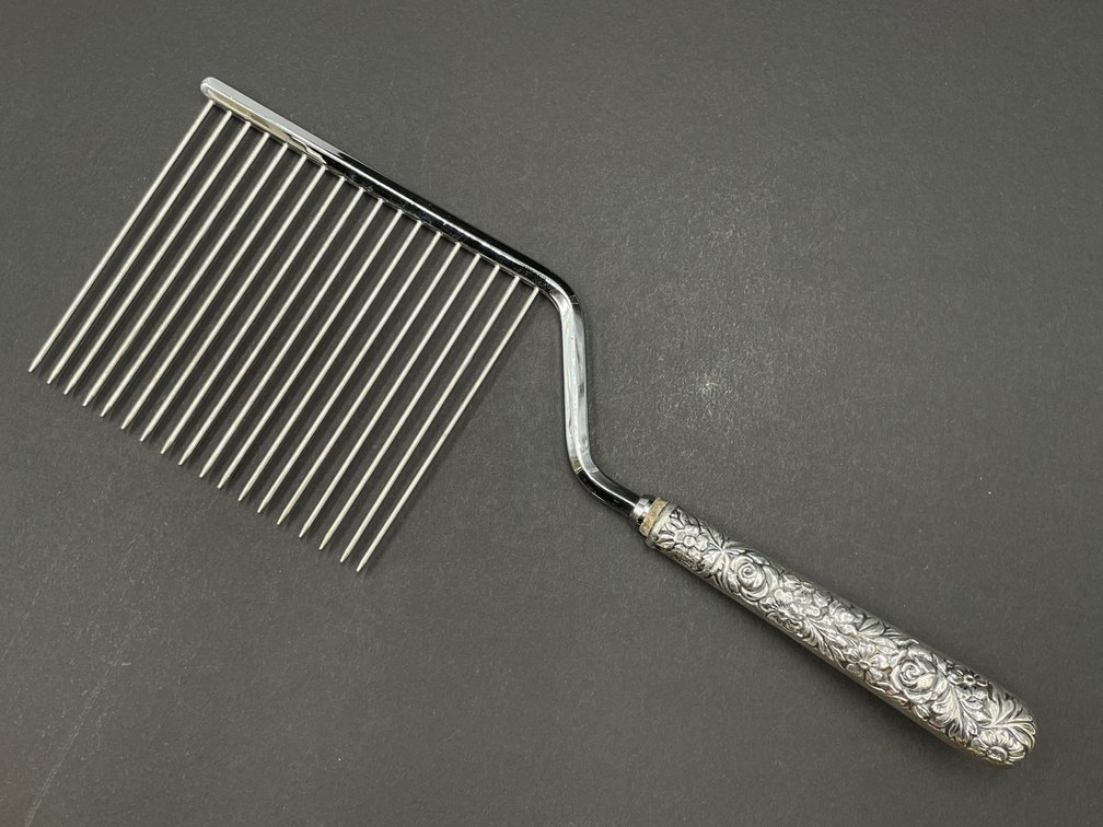 Repousse Sterling Handled Cake Slicer / Comb