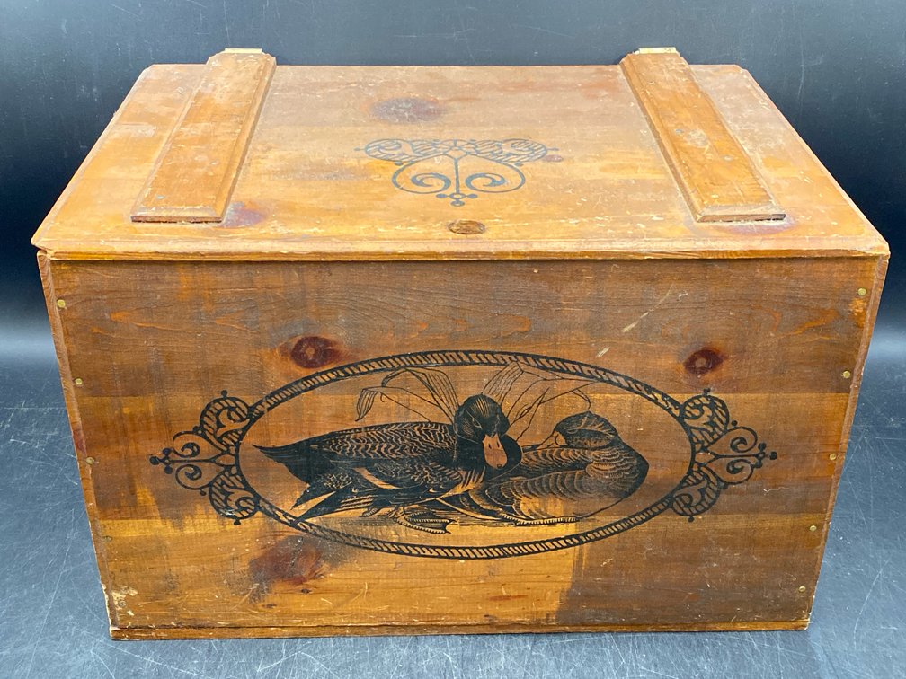 Gideon Anderson Style Duck Print Crate