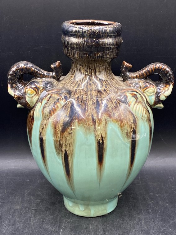 Chinoiserie-Style Ceremic Vase