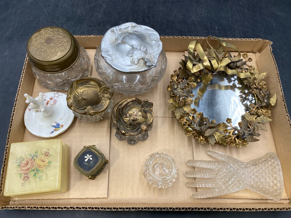 Ladies' Vanity Decor