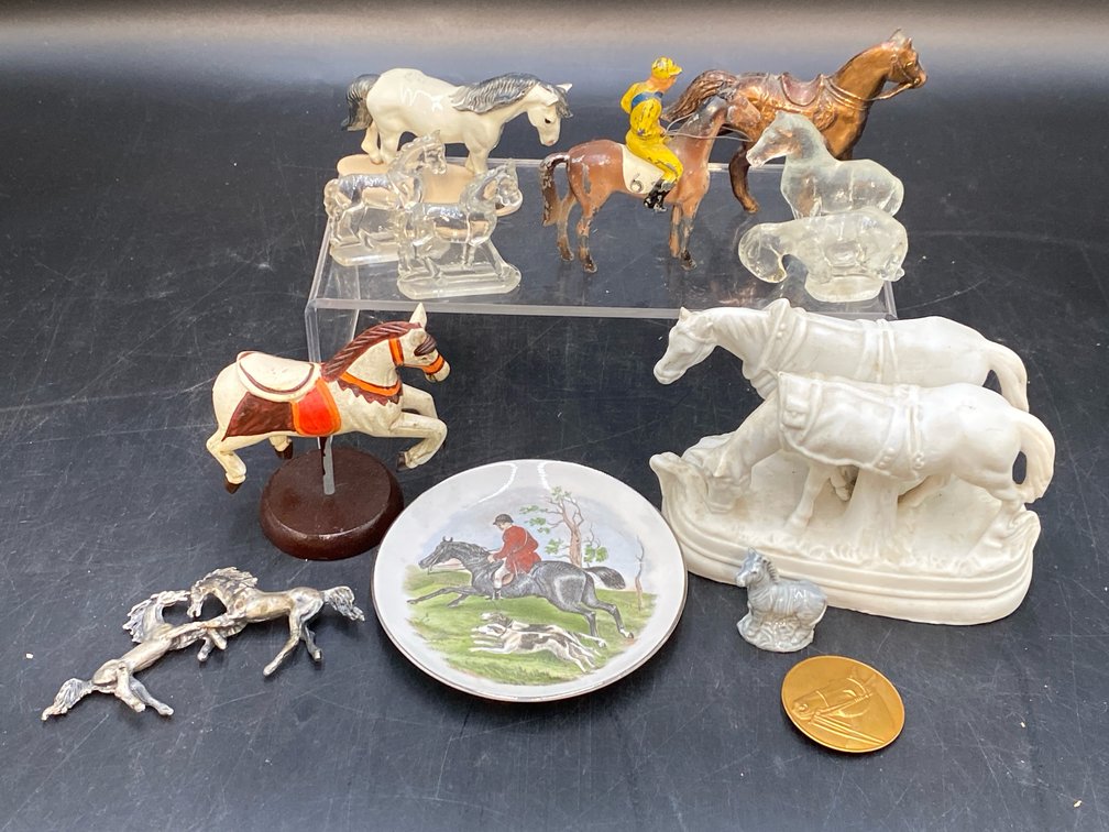 Horse Figures & Related Articles