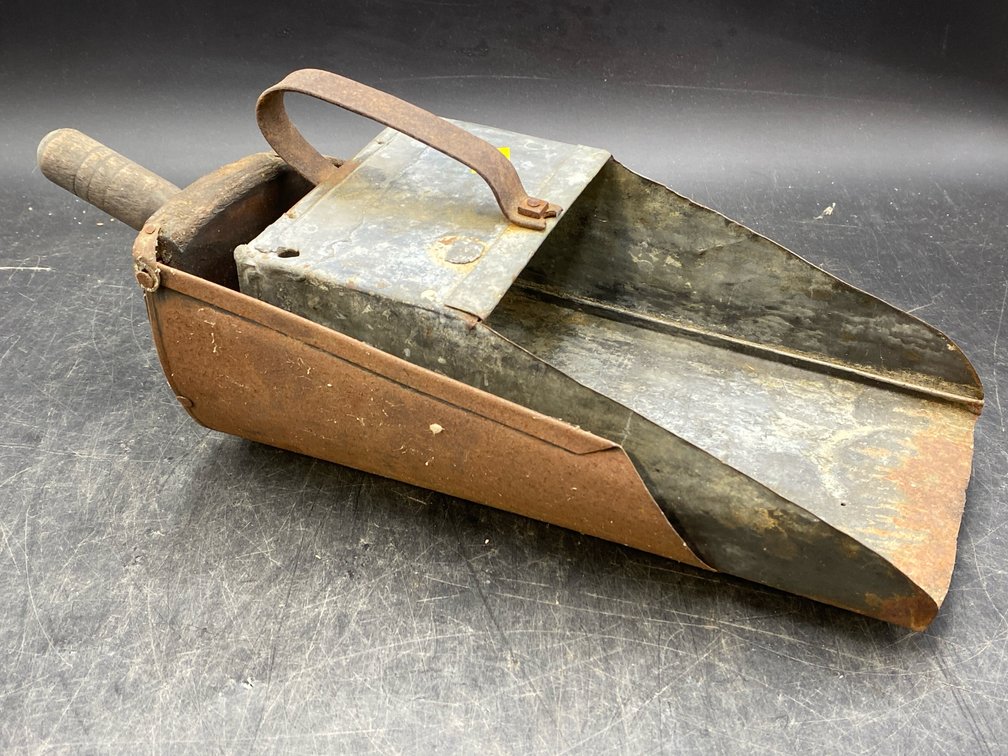 Primitive Metal Grain Scoops