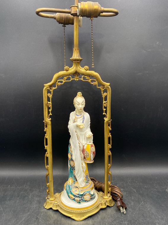 Tschaokiun Figural Table Lamp After Holzer-Defanti