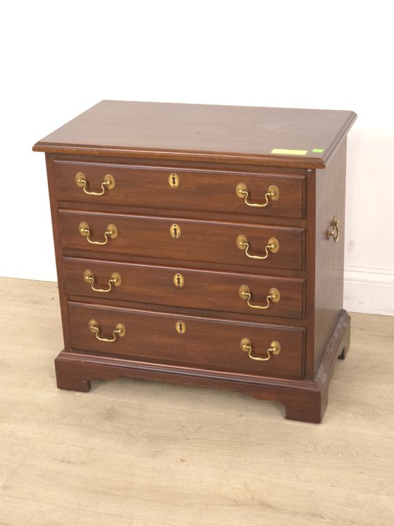 Henkel-Harris Bachelor's Chest