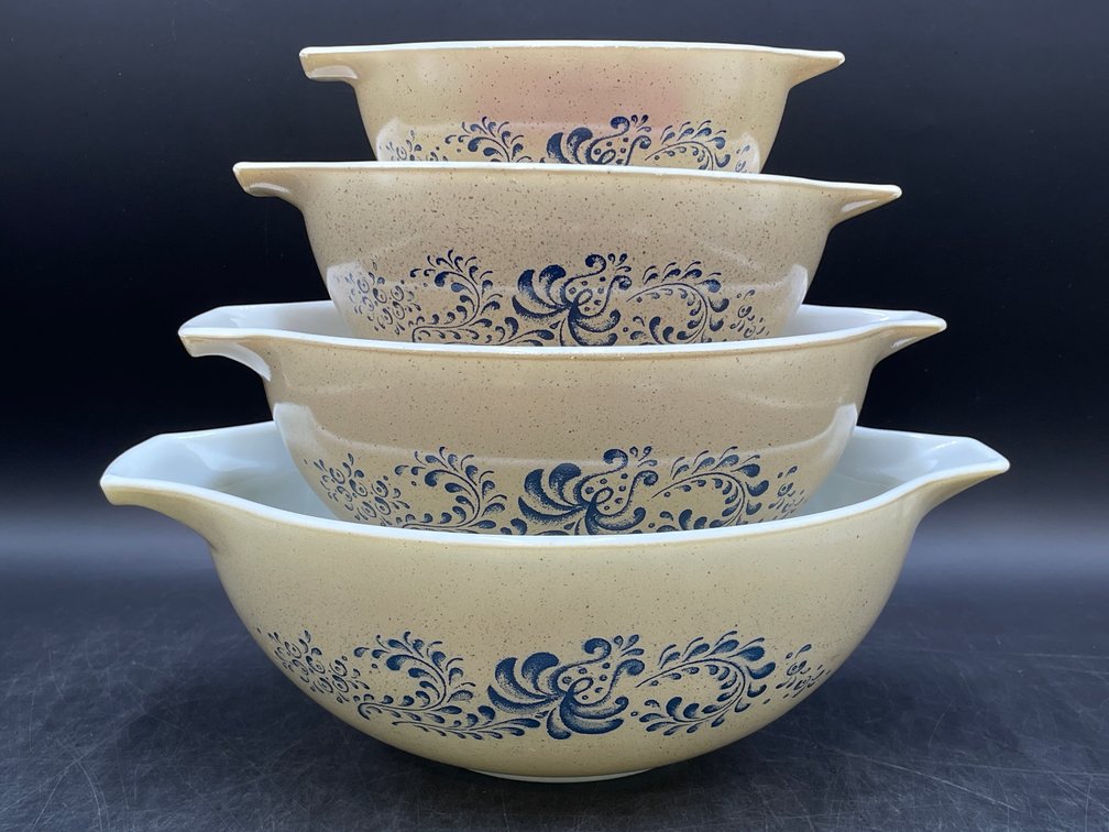 Pyrex Homestead Cinderella Mixing Bowl Set