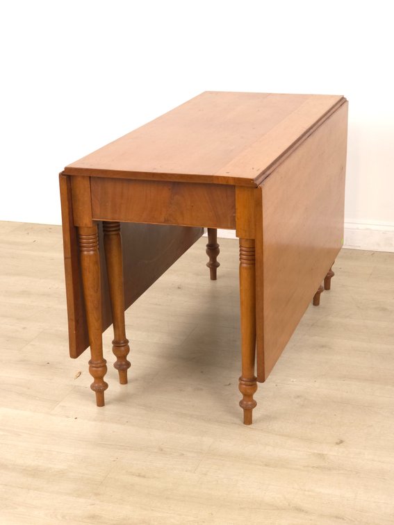 1820 Cherry Drop Leaf Table