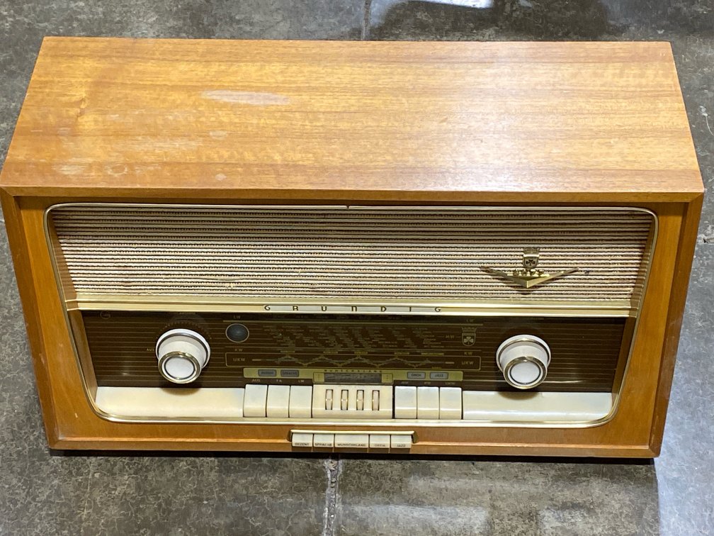 Grundig Type 4077 Tube Radio