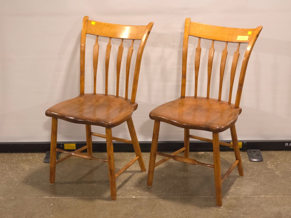Thumb Back Chair Duo