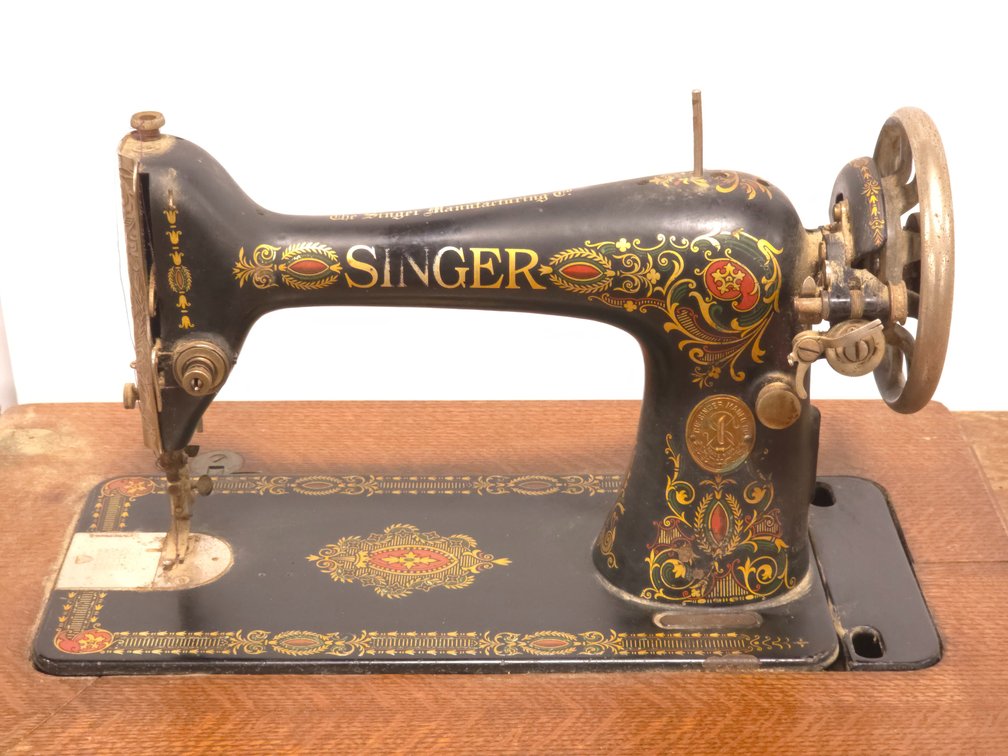 Antique "Red Eye" Singer 66