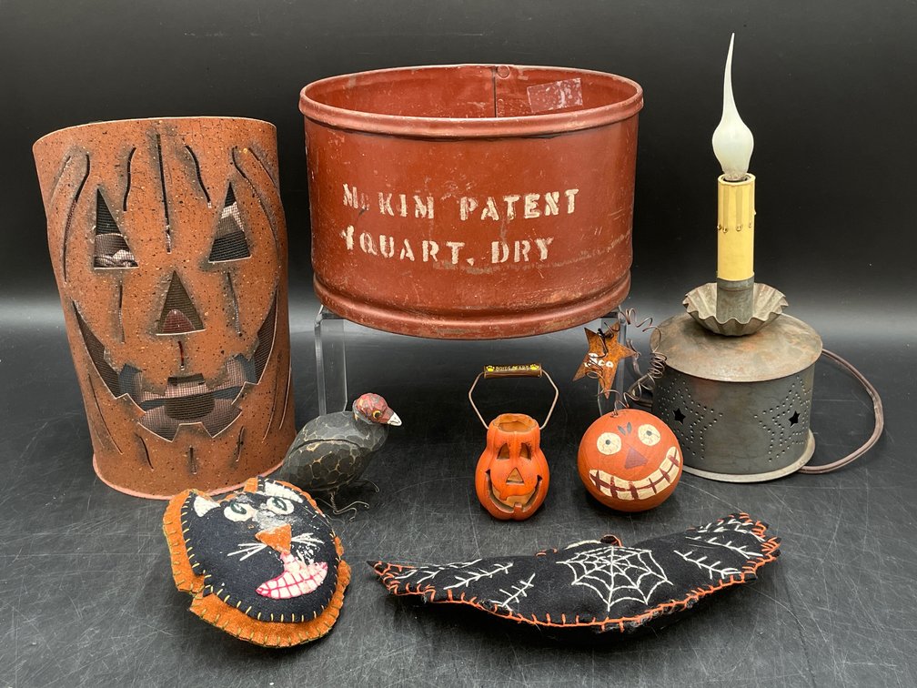 Primitives/Halloween Decor
