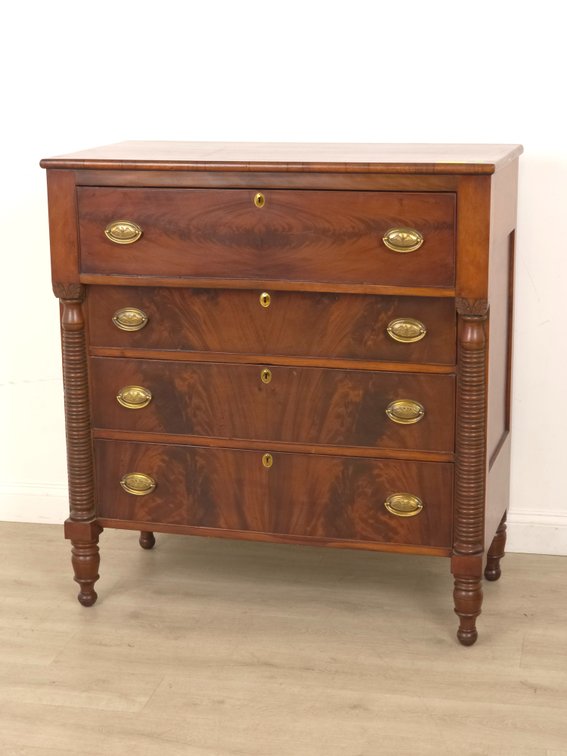 Federal Mahogany Chest of Drawers