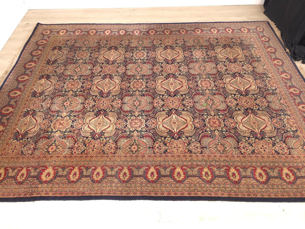 Roomsize Oriental Rug