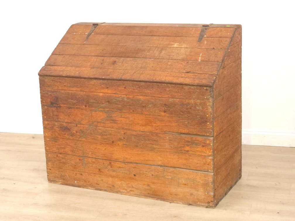 Early Country Farm Feed Bin