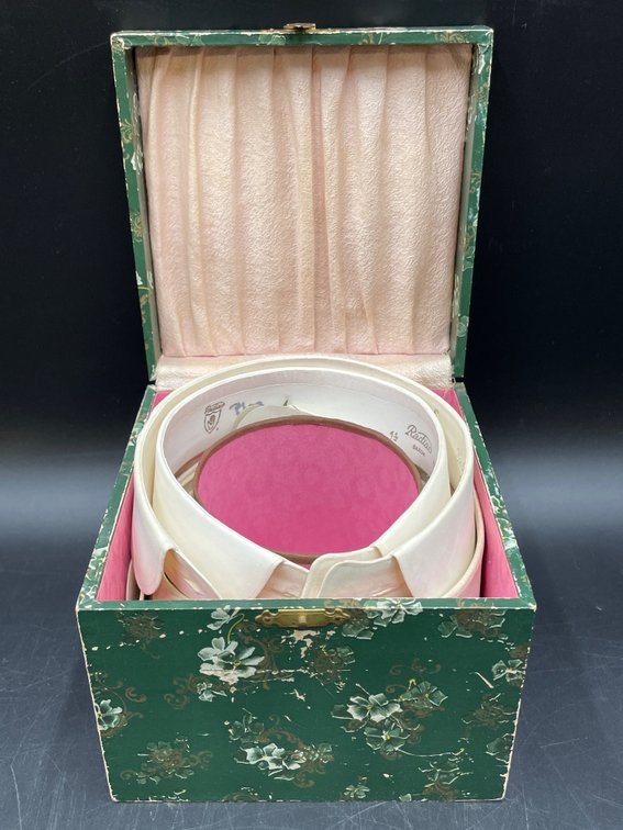 Gentleman's Stiff Collars