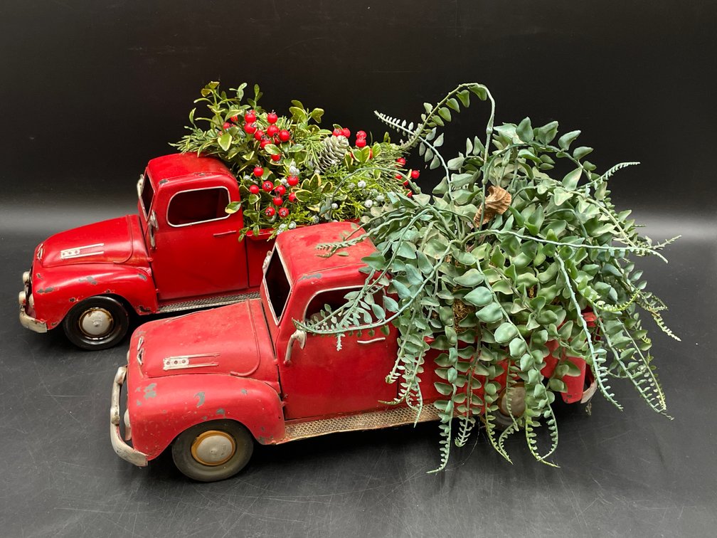 Red Metal Decorative Trucks