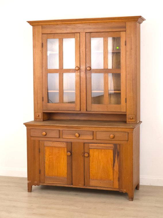 Early Stepback China Hutch