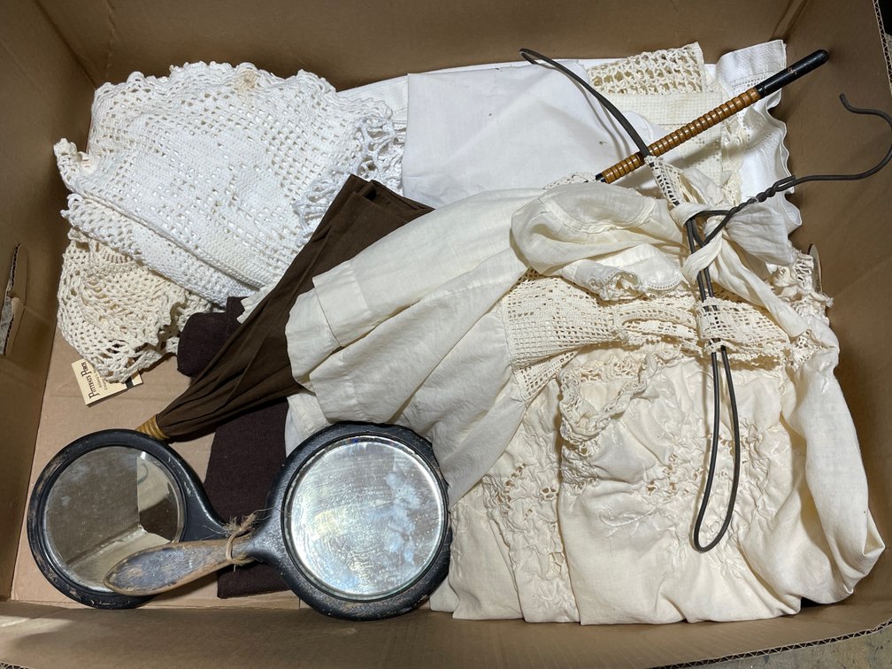 Vintage Ladies Articles & Related