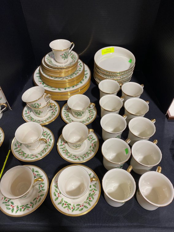Lenox Holiday 50pc Christmas China Set