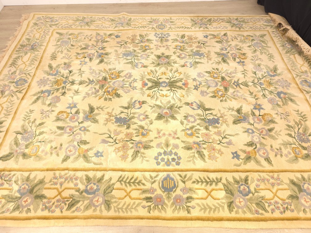 Roomsize Oriental Rug