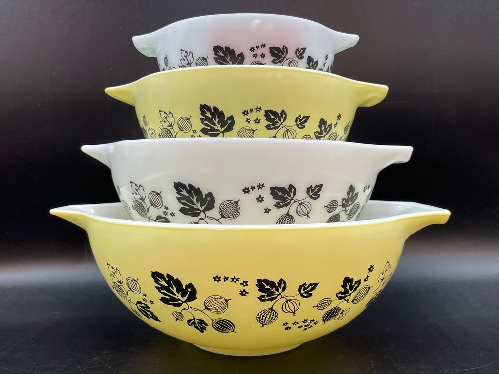 Pyrex Gooseberry Yellow & White Cinderella Mixing Bowl Set