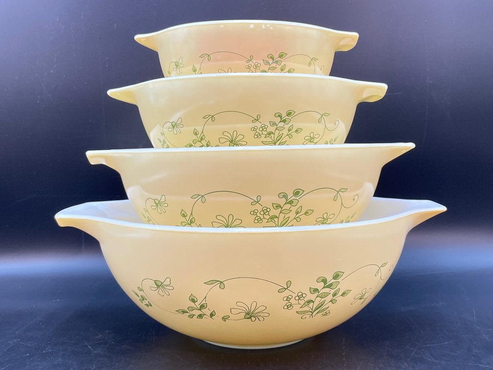 Pyrex Shenandoah Cinderella Mixing Bowl Set