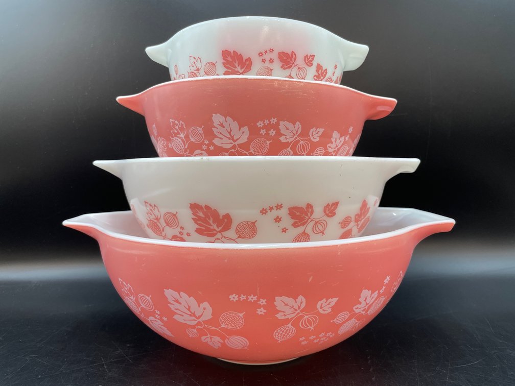 Pyrex Pink Gooseberry Cinderella Mixing Bowl Set