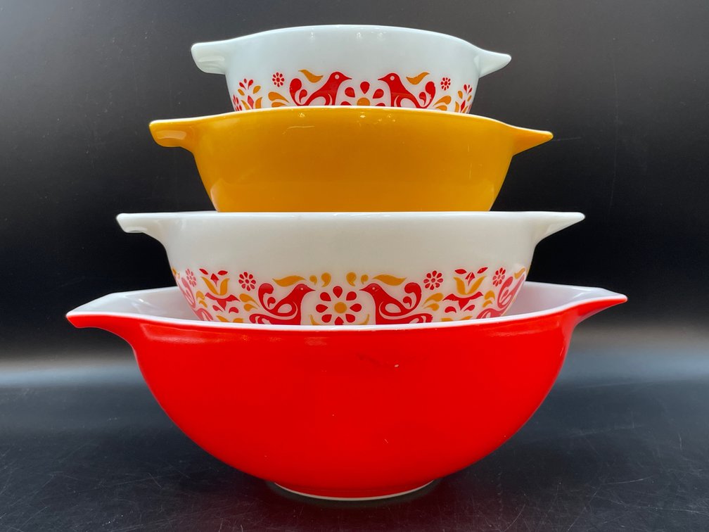 Pyrex Friendship Cinderella Mixing Bowl Set