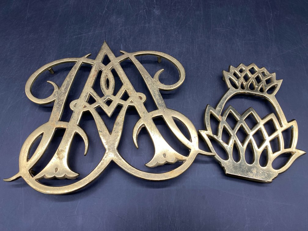 VMC Queen Ann Cypher Trivet & Related