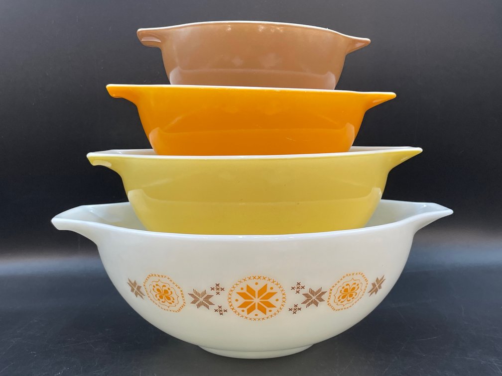 Pyrex Town & Country Cinderella Mixing Bowl Set