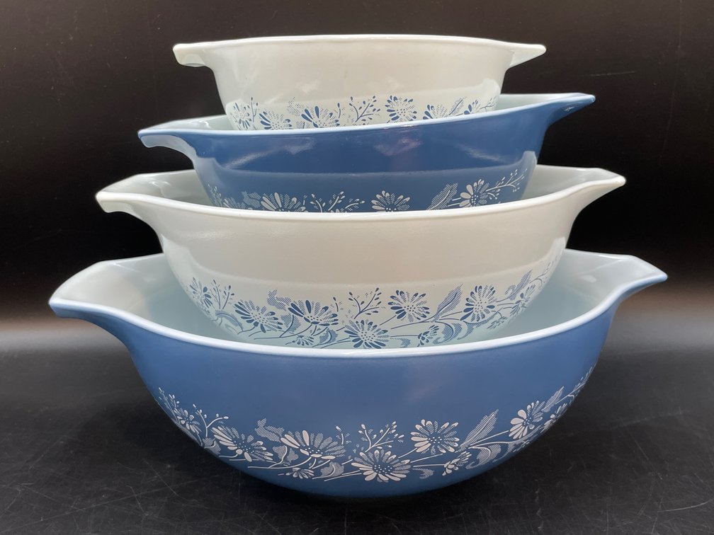 Pyrex Colonial Mist Cinderella Mixing Bowl Set