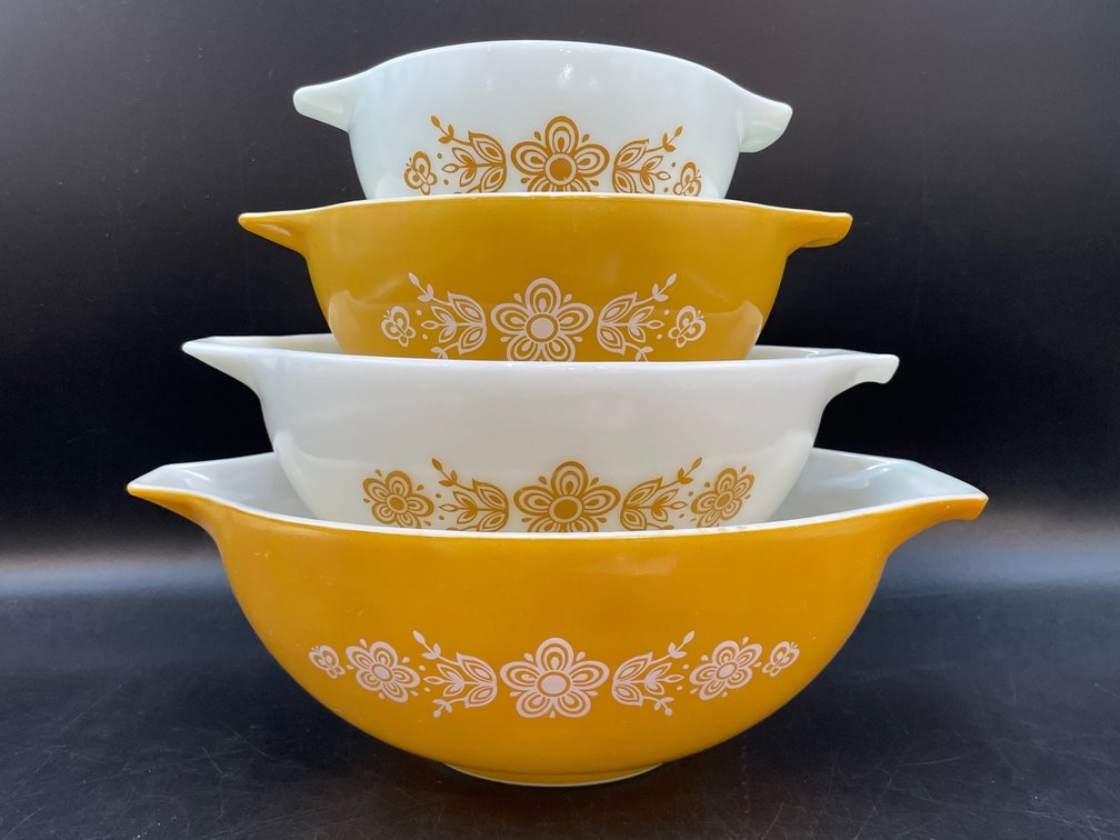 Pyrex Butterfly Gold Cinderella Mixing Bowl Set