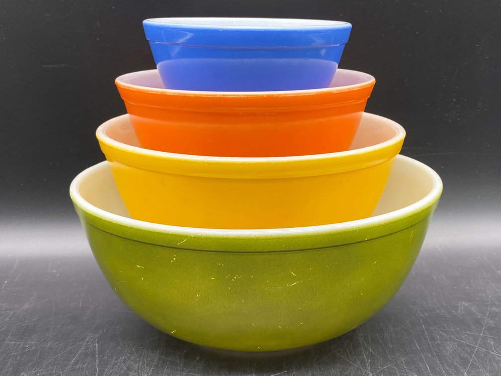 Pyrex Nesting Mixing Bowls