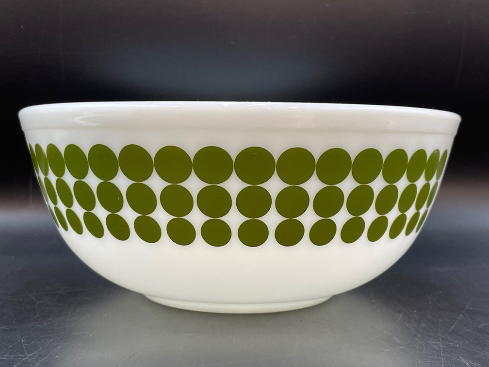 Pyrex 4Qt. Green Dot Mixing Bowl
