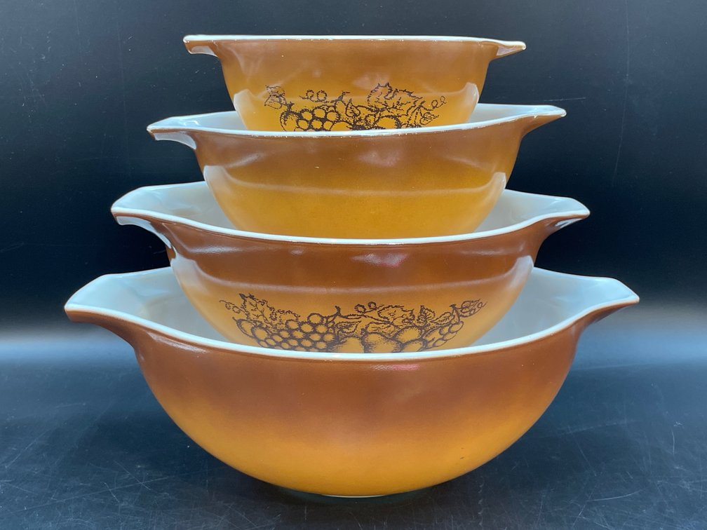 Pyrex Old Orchard Cinderella Mixing Bowl Set